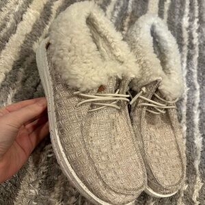 Youth size 3 hey dudes